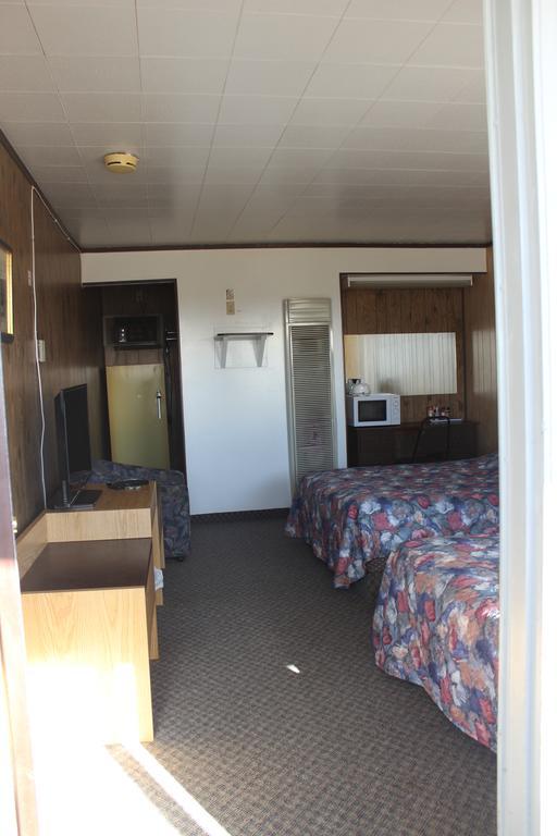 Raval Paradise Motel And Rv Park Youngstown Bagian luar foto