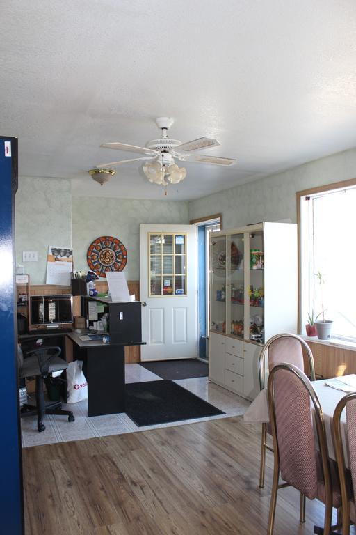 Raval Paradise Motel And Rv Park Youngstown Bagian luar foto