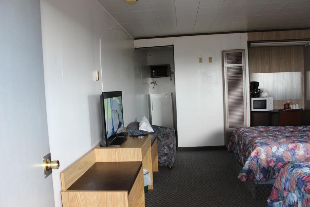 Raval Paradise Motel And Rv Park Youngstown Bagian luar foto