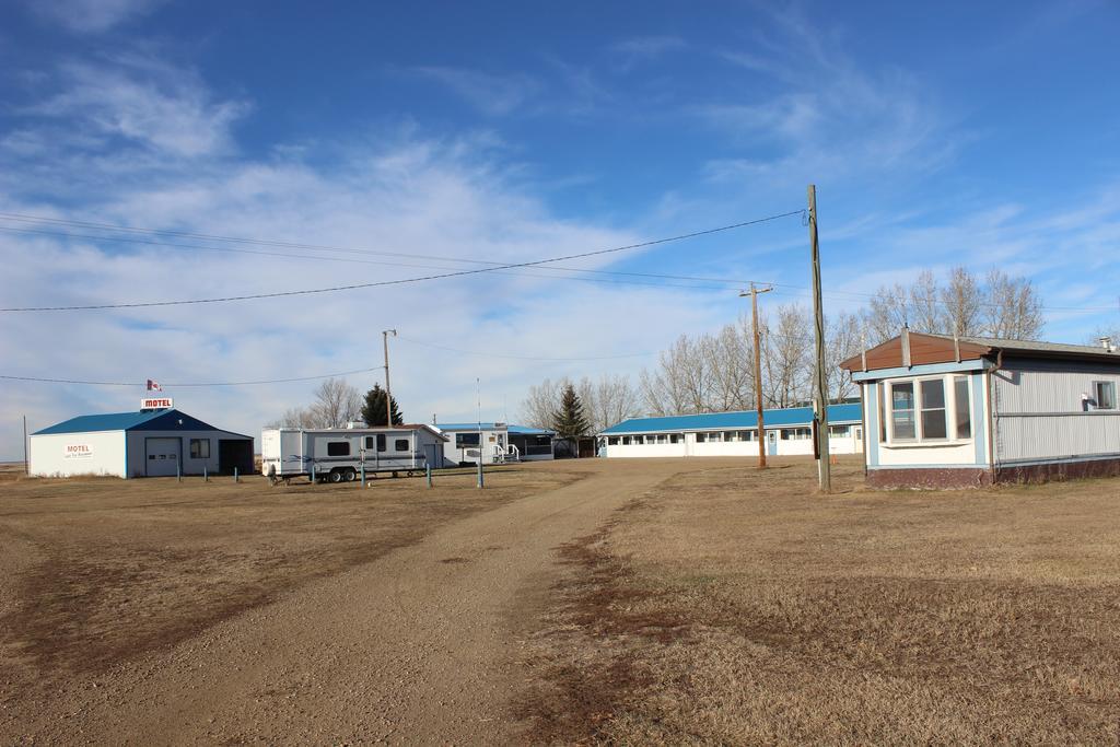 Raval Paradise Motel And Rv Park Youngstown Bagian luar foto