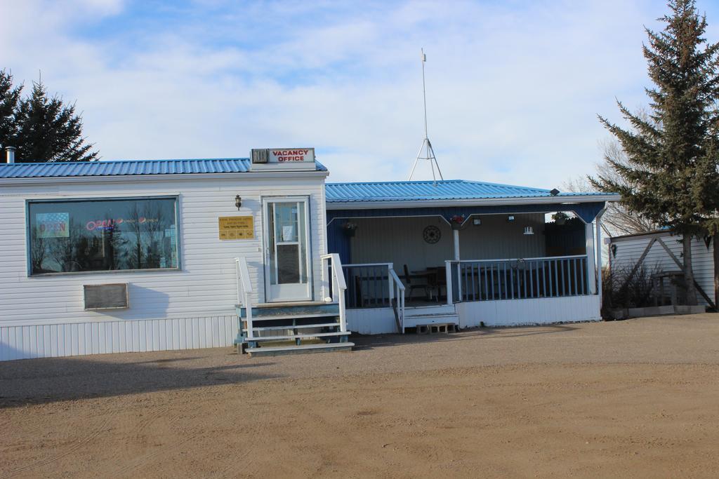 Raval Paradise Motel And Rv Park Youngstown Bagian luar foto