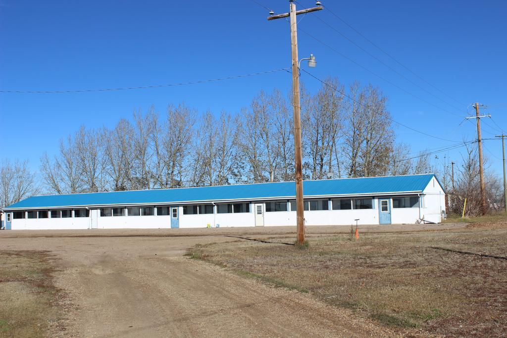 Raval Paradise Motel And Rv Park Youngstown Bagian luar foto