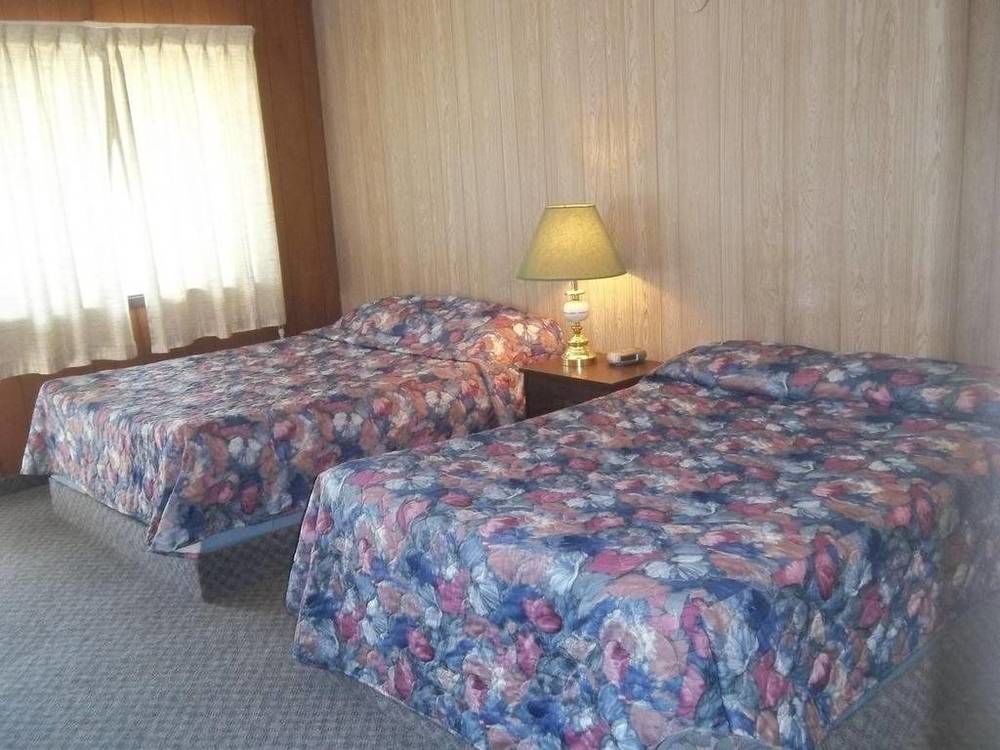 Raval Paradise Motel And Rv Park Youngstown Bagian luar foto