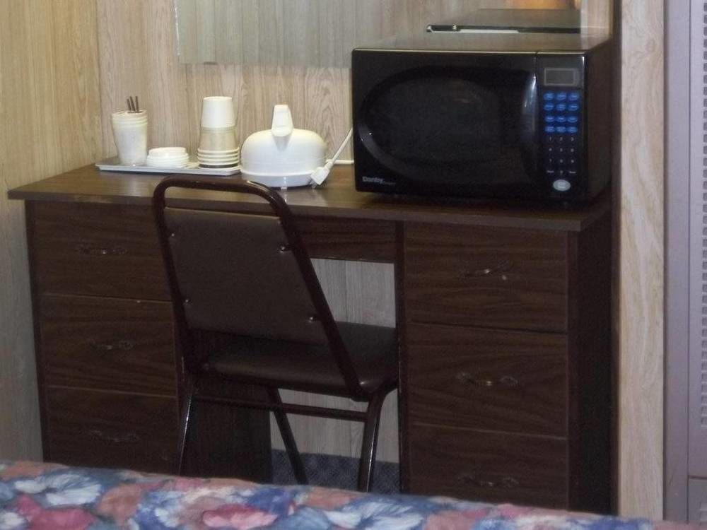 Raval Paradise Motel And Rv Park Youngstown Bagian luar foto
