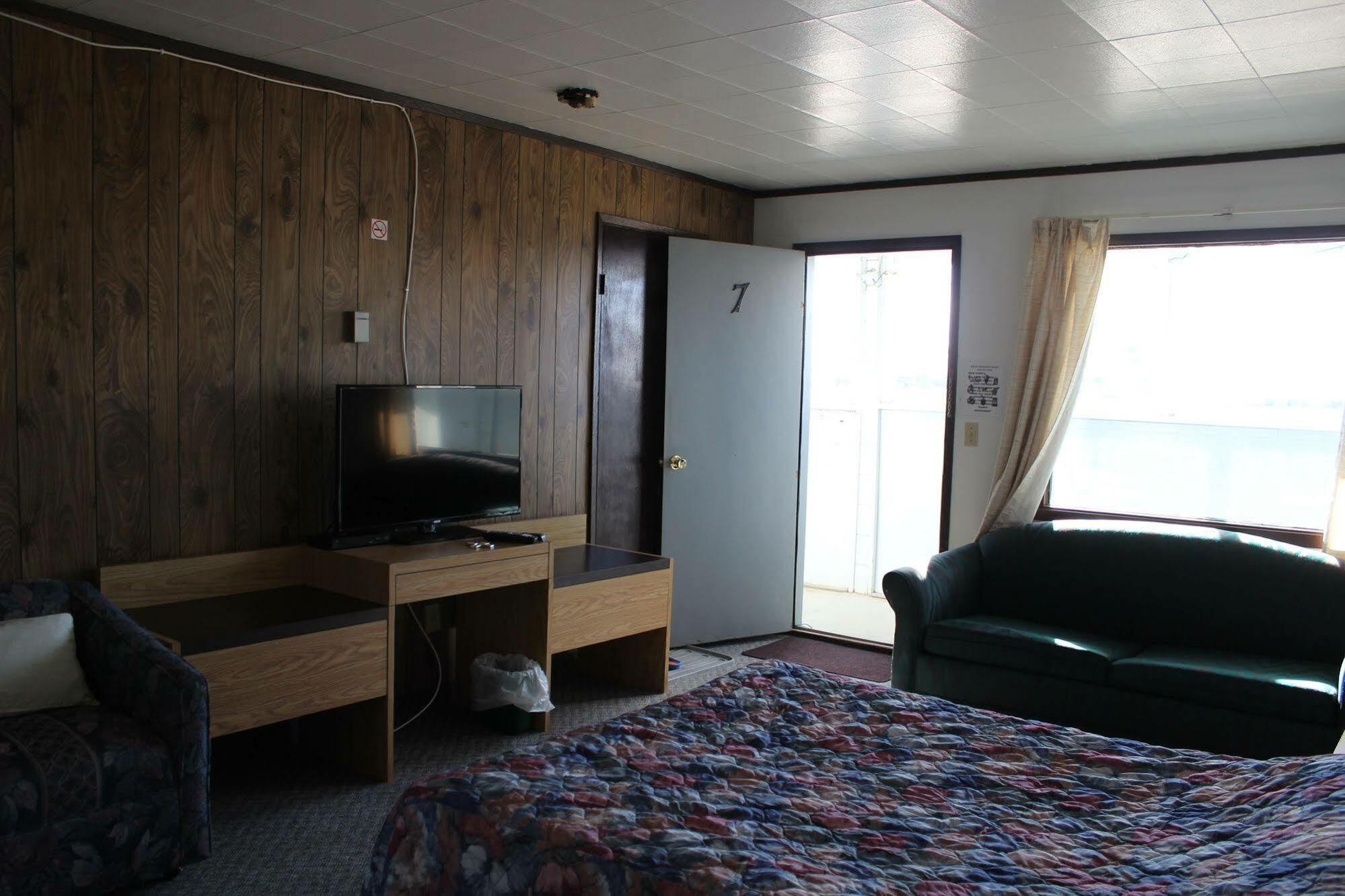 Raval Paradise Motel And Rv Park Youngstown Bagian luar foto