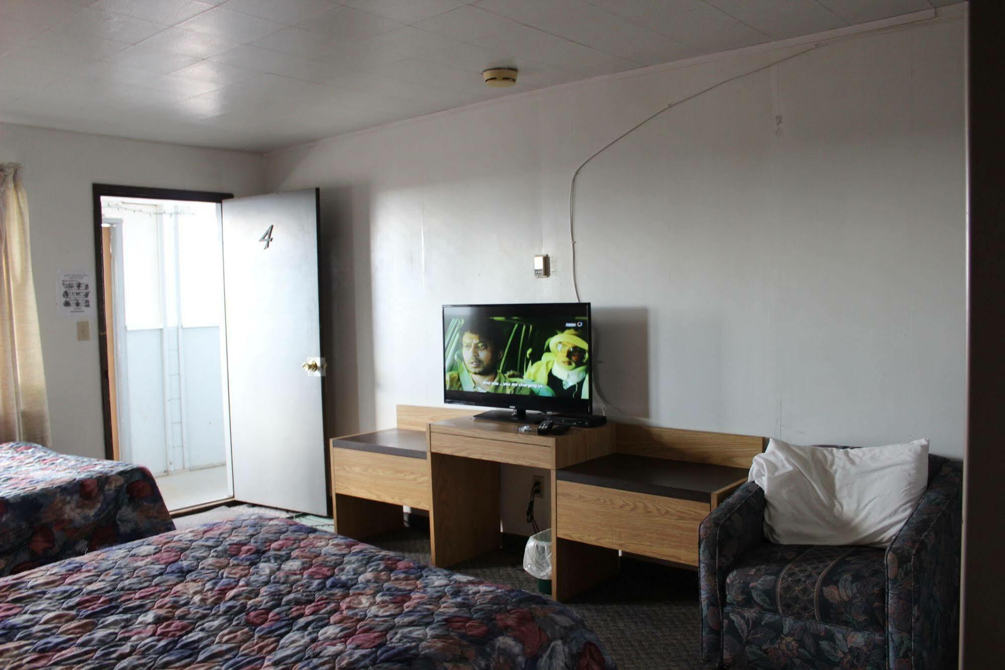 Raval Paradise Motel And Rv Park Youngstown Bagian luar foto