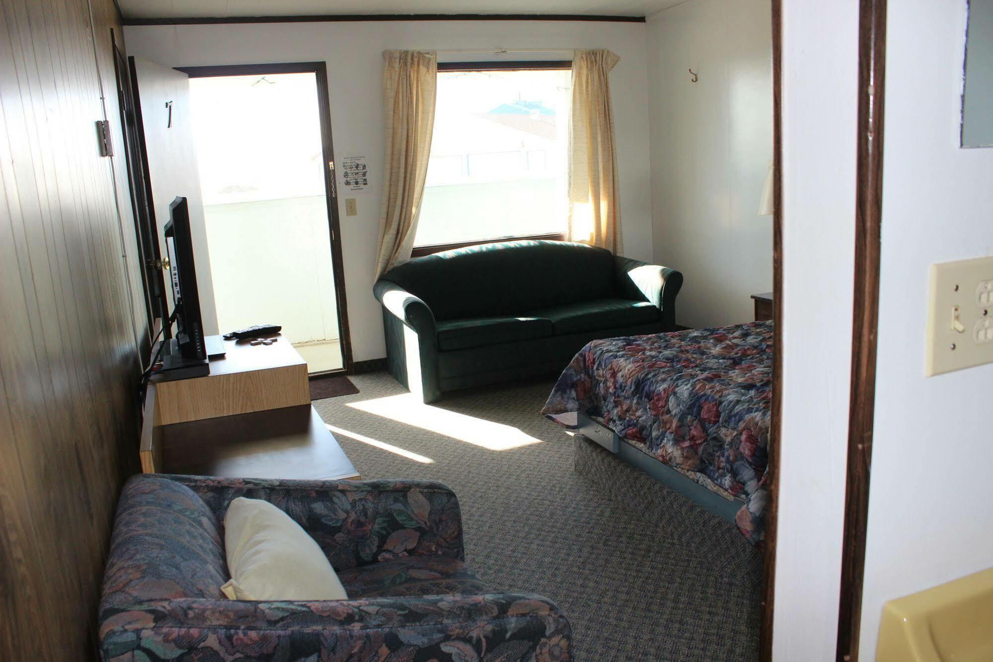 Raval Paradise Motel And Rv Park Youngstown Bagian luar foto