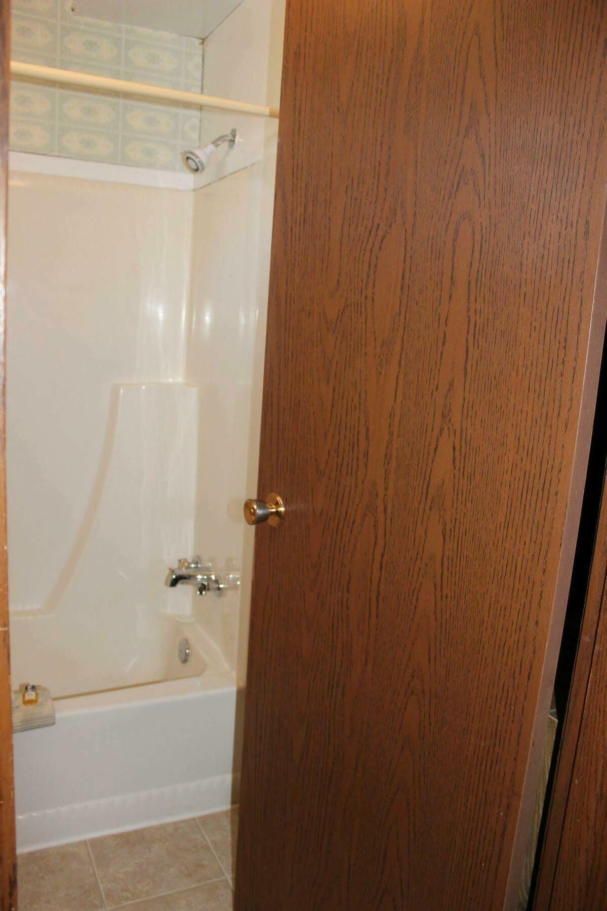 Raval Paradise Motel And Rv Park Youngstown Bagian luar foto